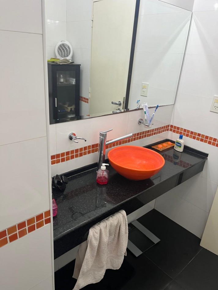 Casa en 2 plantas amoblada 4 dormitorios, quincho,  parque , piscina , cochera para 3 vehiculos cubiertos Funes Town Valor Negociable