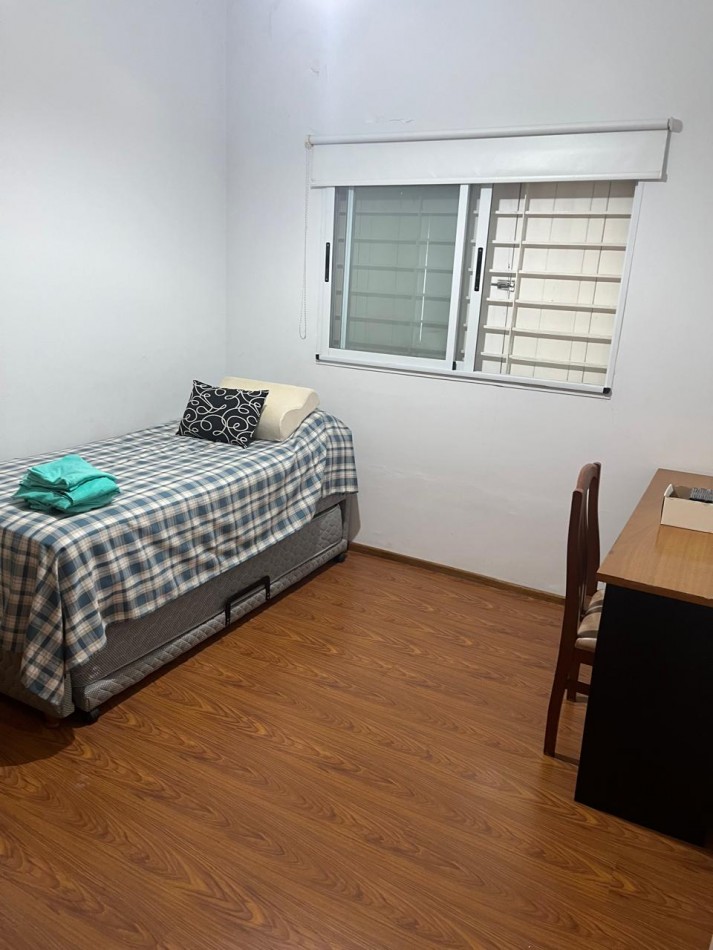 Casa en 2 plantas amoblada 4 dormitorios, quincho,  parque , piscina , cochera para 3 vehiculos cubiertos Funes Town Valor Negociable