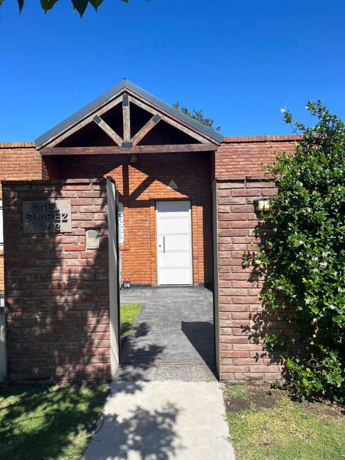 Casa en 2 plantas amoblada 4 dormitorios, quincho,  parque , piscina , cochera para 3 vehiculos cubiertos Funes Town Valor Negociable