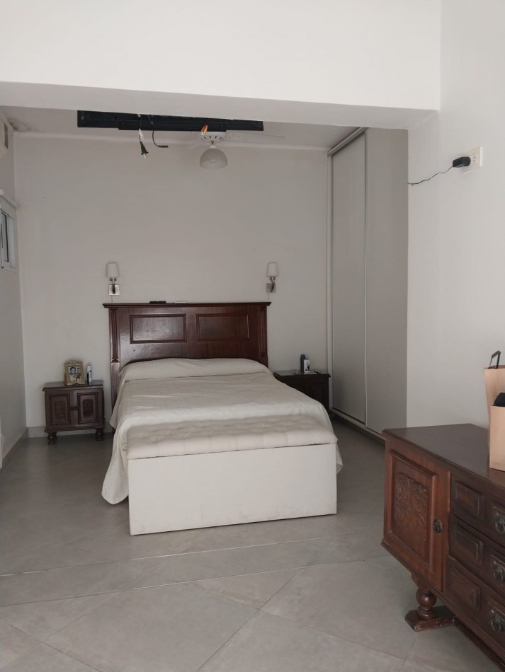 Casa en 2 plantas amoblada 4 dormitorios, quincho,  parque , piscina , cochera para 3 vehiculos cubiertos Funes Town Valor Negociable