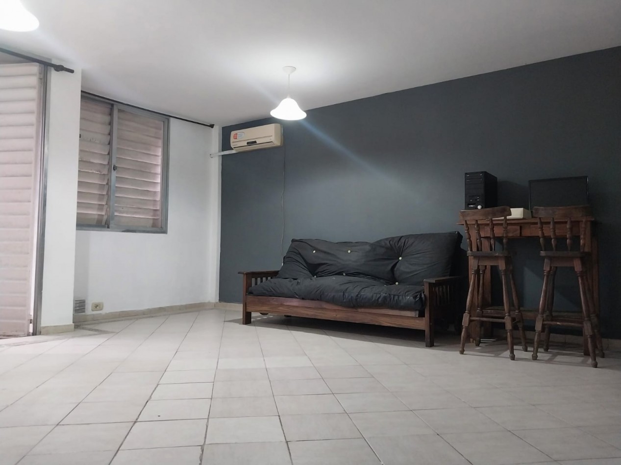 Departamento semipiso exclusivo  2 dormitorios al frente con balcon valor negociable Italia al 1600 semi amoblado 