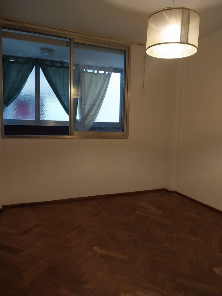 Departamento semipiso exclusivo  2 dormitorios al frente con balcon valor negociable Italia al 1600 semi amoblado 