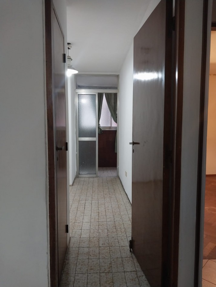Departamento semipiso exclusivo  2 dormitorios al frente con balcon valor negociable Italia al 1600 semi amoblado 