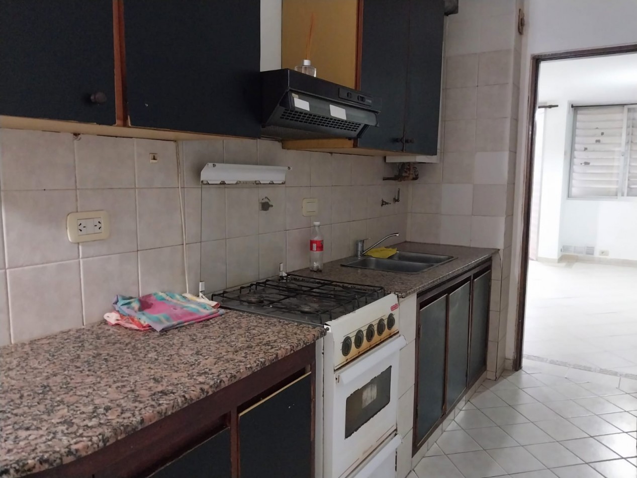 Departamento semipiso exclusivo  2 dormitorios al frente con balcon valor negociable Italia al 1600 semi amoblado 