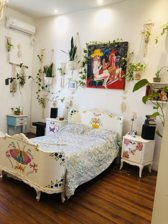 Casa colonial en planta alta reciclada a nuevo de estilo artistico /  ideal para familia / estudio / emprendimientos - 320,78 m² - Barrio Abasto