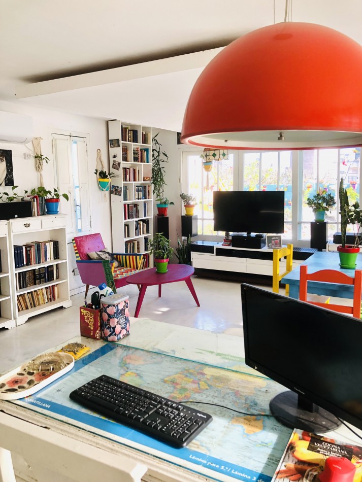 Casa colonial en planta alta reciclada a nuevo de estilo artistico /  ideal para familia / estudio / emprendimientos - 320,78 m² - Barrio Abasto