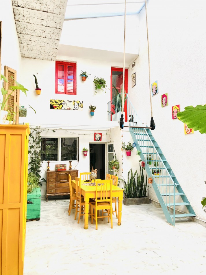 Casa colonial en planta alta reciclada a nuevo de estilo artistico /  ideal para familia / estudio / emprendimientos - 320,78 m² - Barrio Abasto