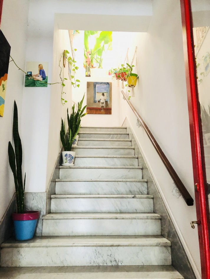 Casa colonial en planta alta reciclada a nuevo de estilo artistico /  ideal para familia / estudio / emprendimientos - 320,78 m² - Barrio Abasto
