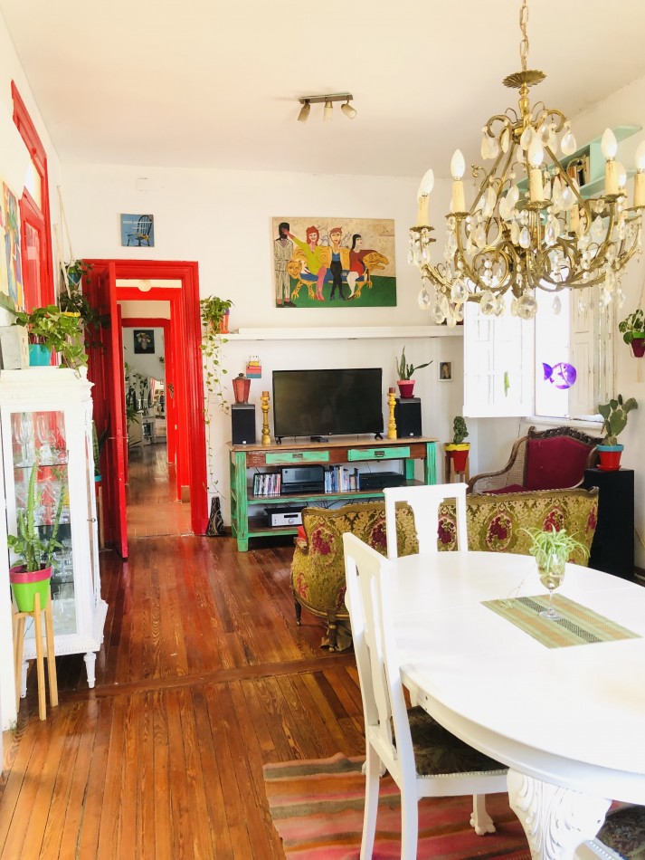 Casa colonial en planta alta reciclada a nuevo de estilo artistico /  ideal para familia / estudio / emprendimientos - 320,78 m² - Barrio Abasto