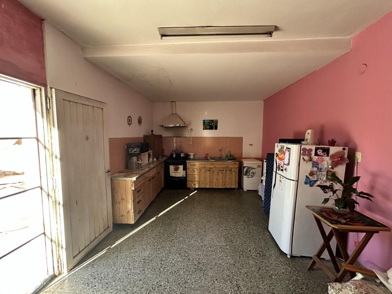 Casa  al frente con 2 ingresos  mas cochera con amplio patio parrillero