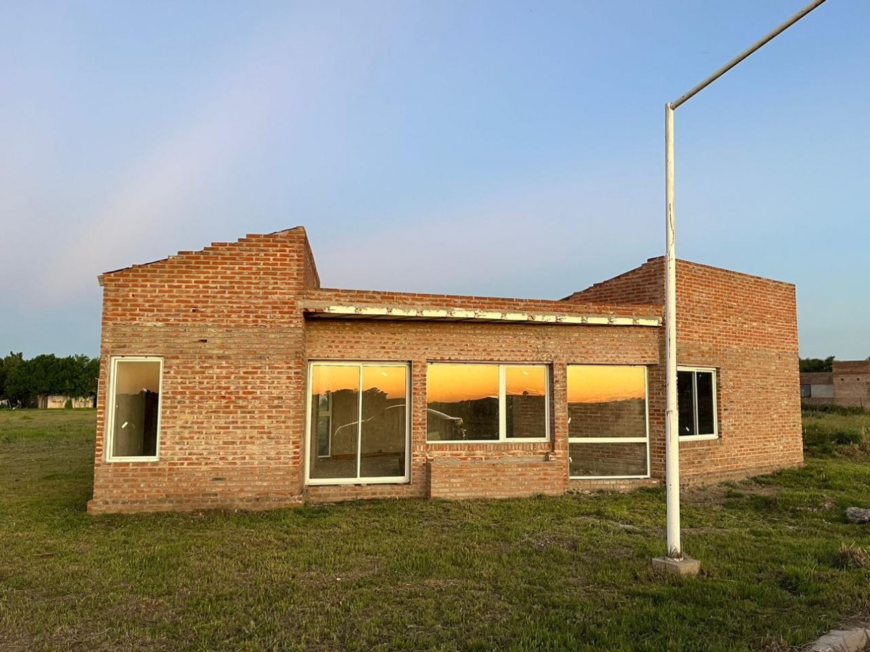 Casa a terminar ideal Fines de Semana  en loteo la Vanguardia a 45 minutos de Rosario Posible Financiacion