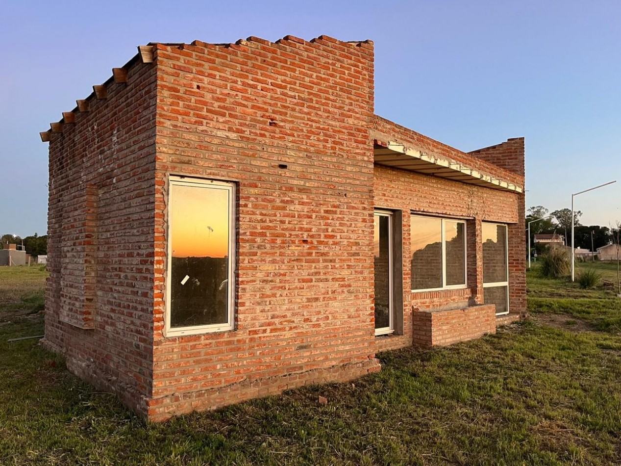 Casa a terminar ideal Fines de Semana  en loteo la Vanguardia a 45 minutos de Rosario Posible Financiacion