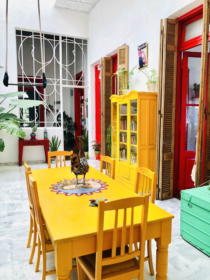 Casa colonial en planta alta reciclada a nuevo de estilo artistico /  ideal para familia / estudio / emprendimientos - 320,78 m² - Barrio Abasto