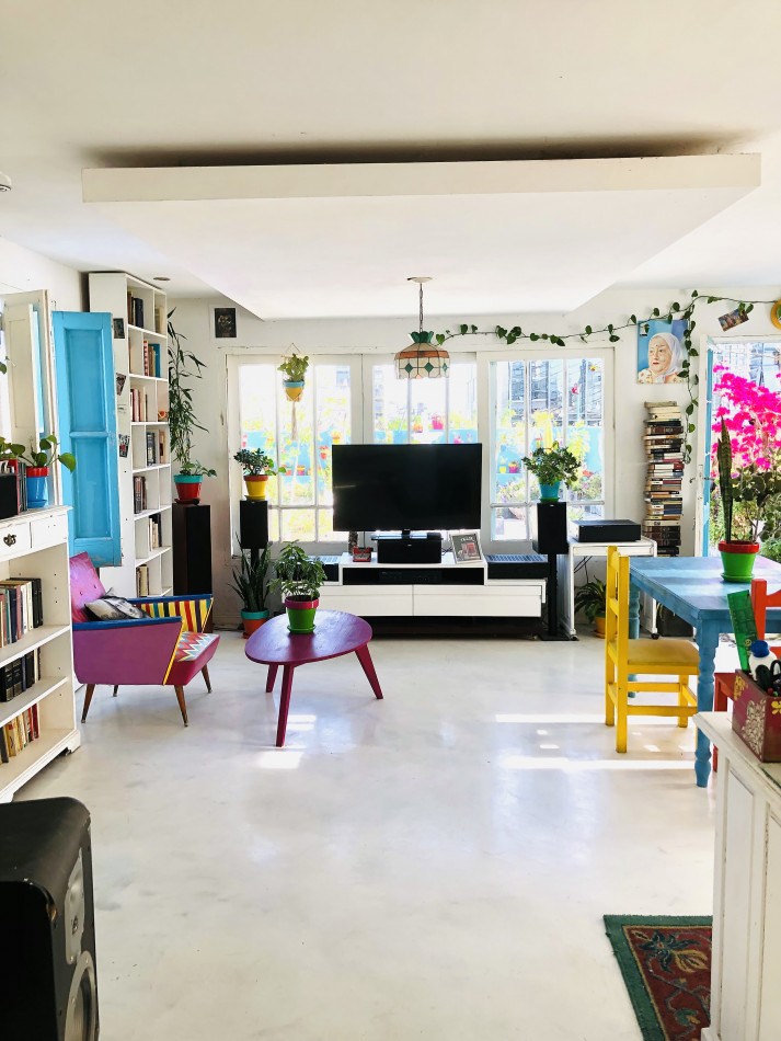 Casa colonial en planta alta reciclada a nuevo de estilo artistico /  ideal para familia / estudio / emprendimientos - 320,78 m² - Barrio Abasto