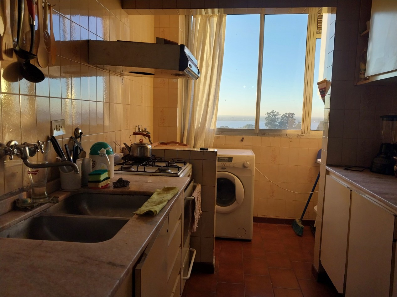 Departamento Semipiso de 3 dormitorios con amplia vista al rio zona de facultades / parque Urquiza. buena rentabilidad.