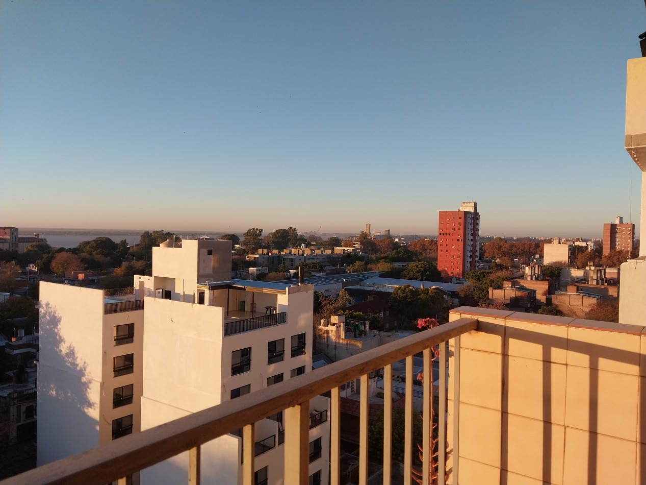 Departamento Semipiso de 3 dormitorios con amplia vista al rio zona de facultades / parque Urquiza. buena rentabilidad.