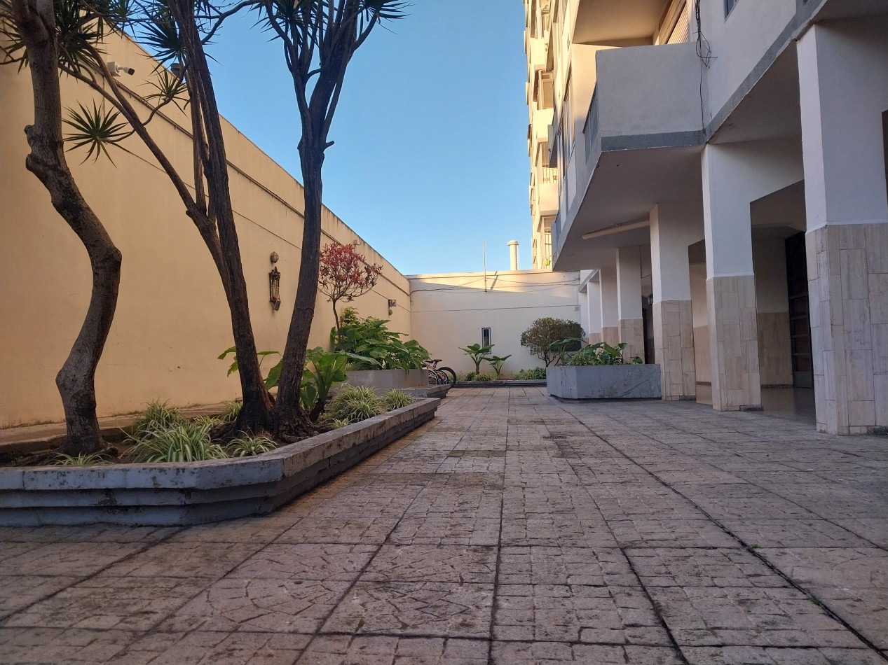 Departamento Semipiso de 3 dormitorios con amplia vista al rio zona de facultades / parque Urquiza. buena rentabilidad.