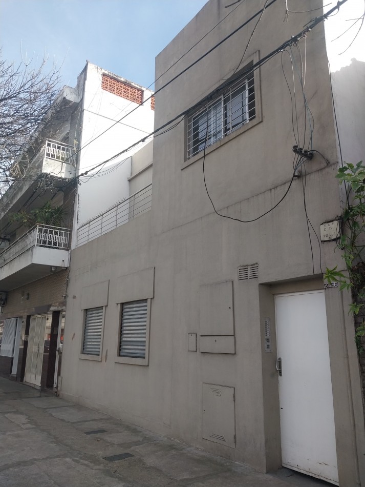 Departamento interno de pasillo estilo Loft sin expensas reciclado a nuevo barrio Abasto Mitre 2358