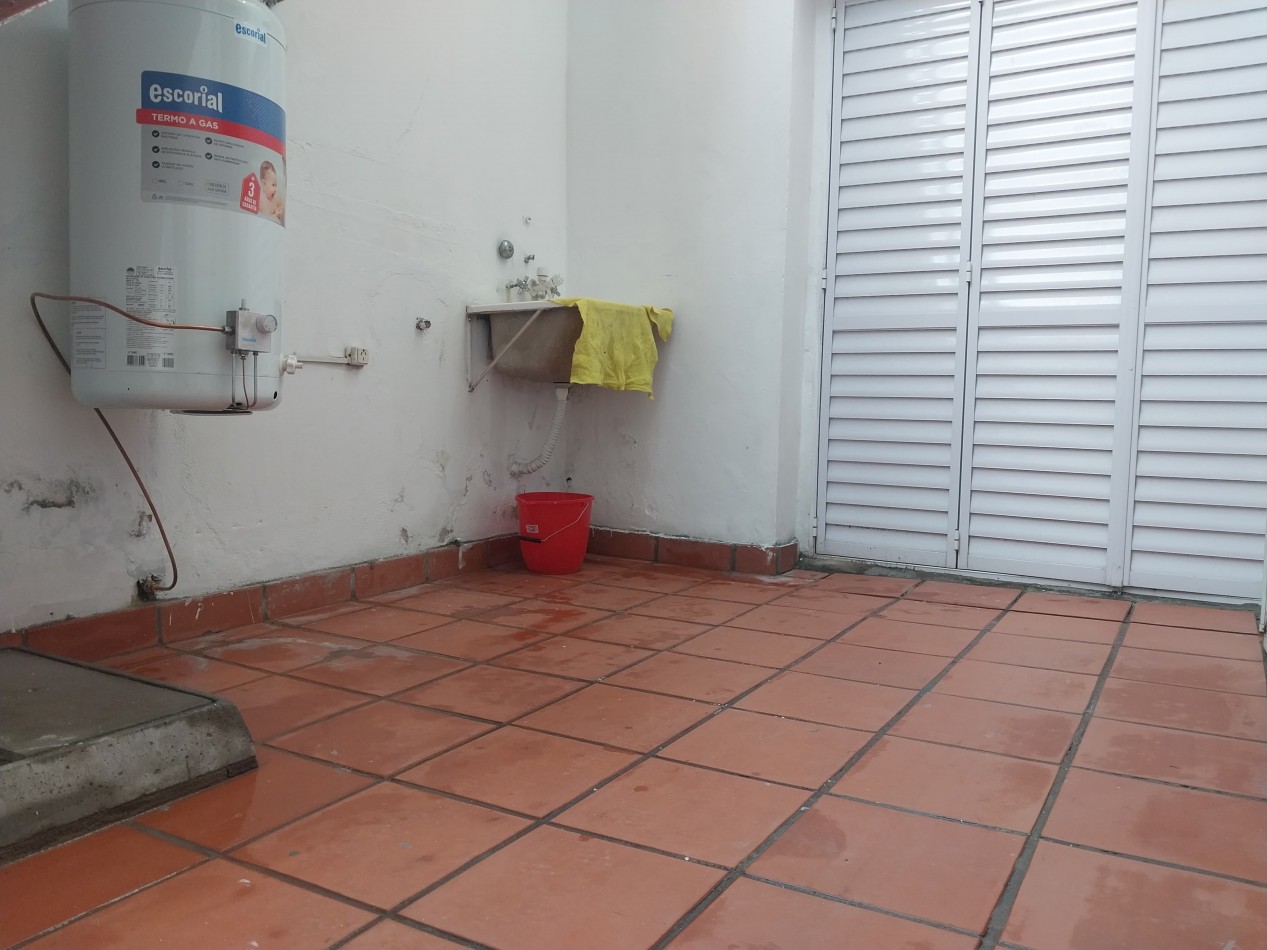 Departamento interno de pasillo estilo Loft sin expensas reciclado a nuevo barrio Abasto Mitre 2358