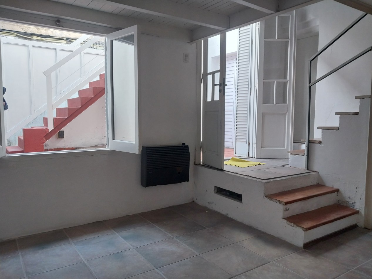 Departamento interno de pasillo estilo Loft sin expensas reciclado a nuevo barrio Abasto Mitre 2358