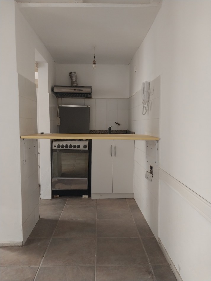 Departamento interno de pasillo estilo Loft sin expensas reciclado a nuevo barrio Abasto Mitre 2358