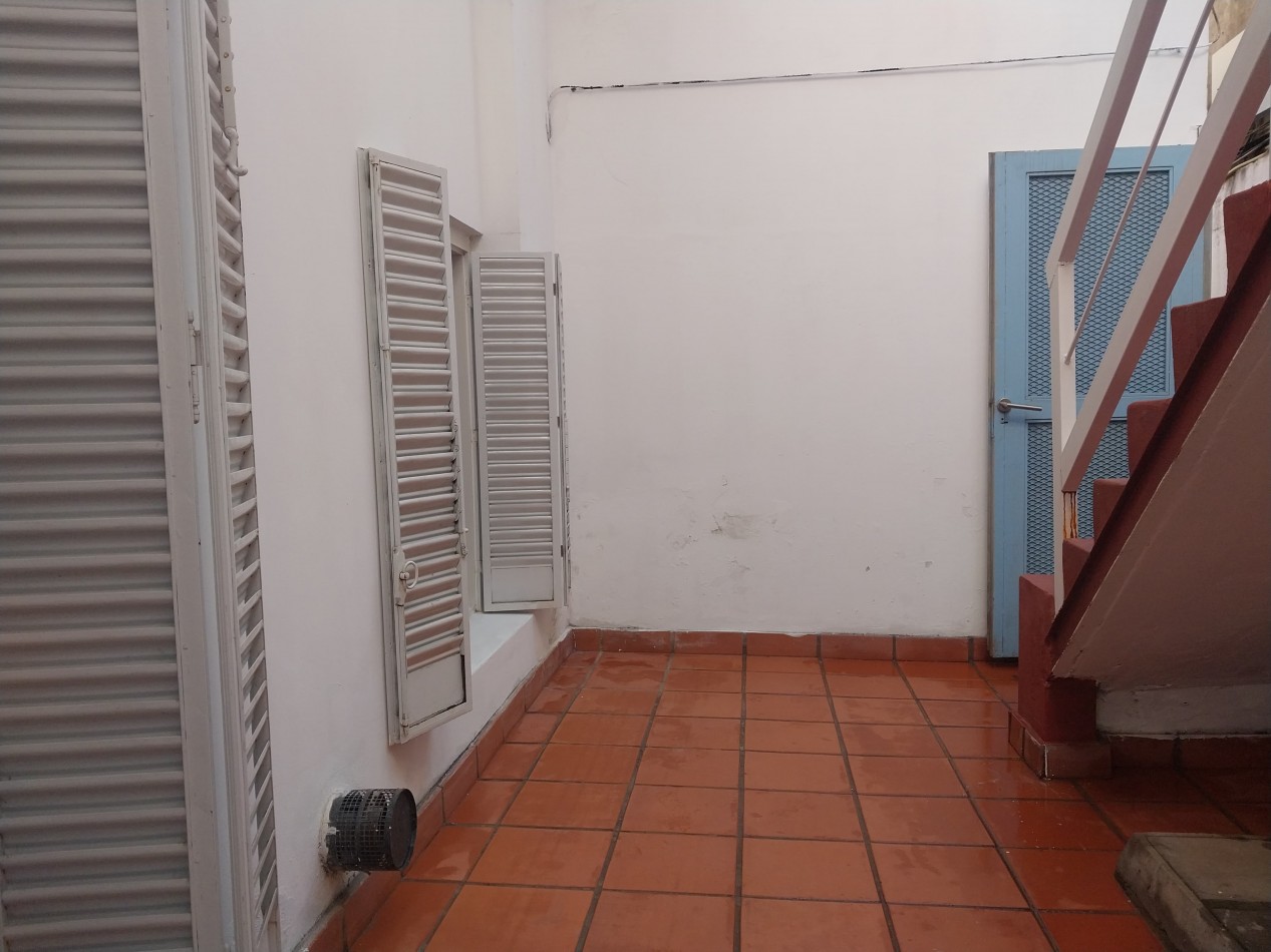 Departamento interno de pasillo estilo Loft sin expensas reciclado a nuevo barrio Abasto Mitre 2358