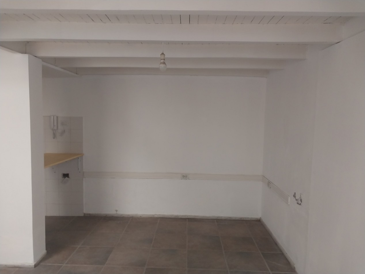 Departamento interno de pasillo estilo Loft sin expensas reciclado a nuevo barrio Abasto Mitre 2358