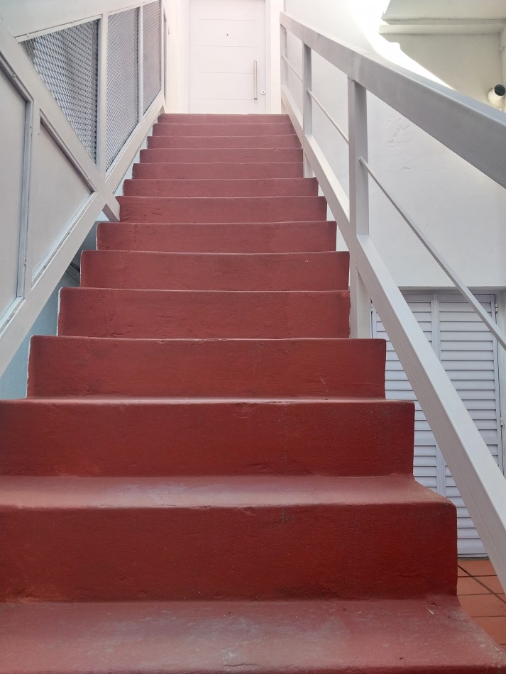 Departamento interno de pasillo estilo Loft sin expensas reciclado a nuevo barrio Abasto Mitre 2358