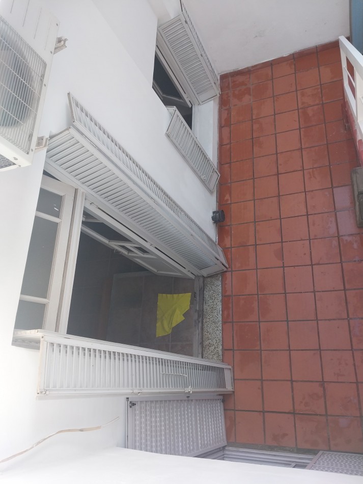 Departamento interno de pasillo estilo Loft sin expensas reciclado a nuevo barrio Abasto Mitre 2358