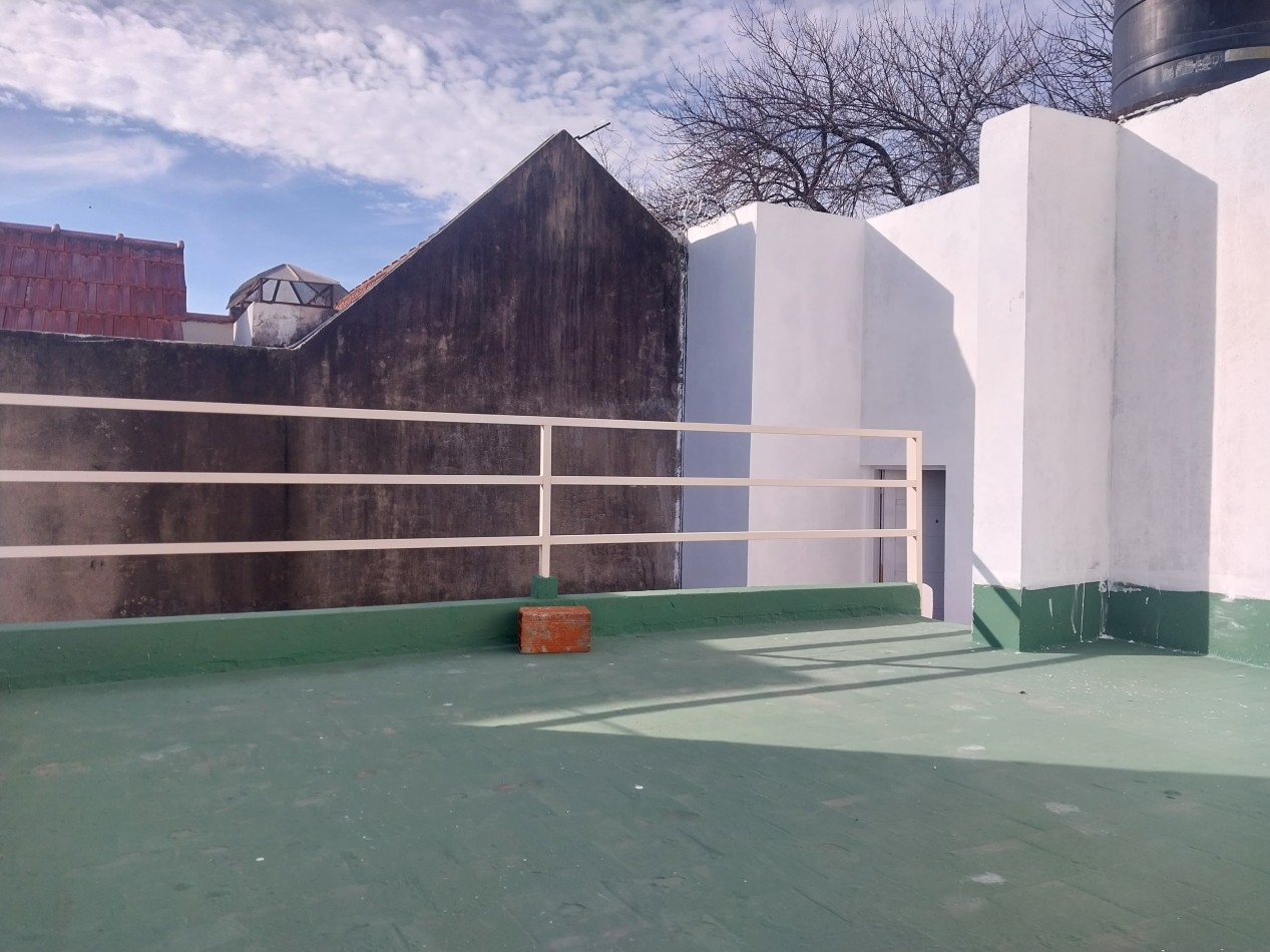 Departamento interno de pasillo estilo Loft sin expensas reciclado a nuevo barrio Abasto Mitre 2358