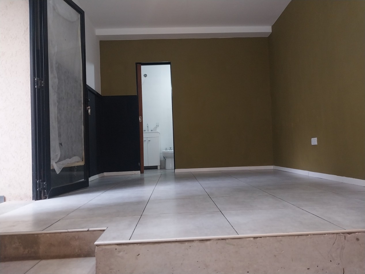 Departamento  interno de pasillo monoambiente con patio semi nuevo Barrio Pichincha expensas bajas con impuestos