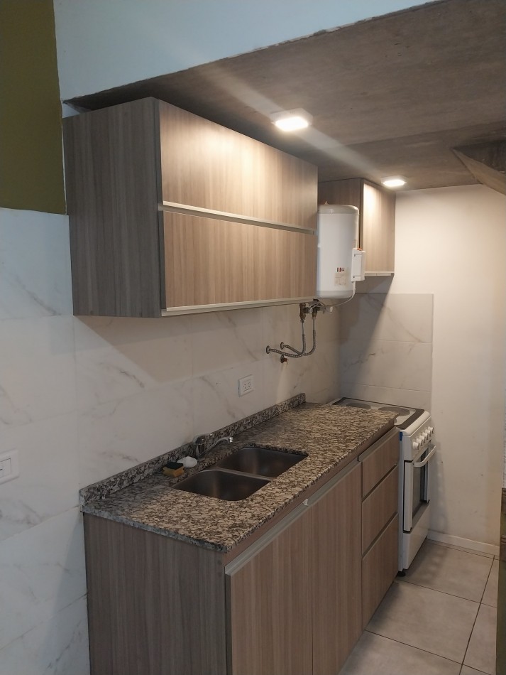 Departamento  interno de pasillo monoambiente con patio semi nuevo Barrio Pichincha expensas bajas con impuestos