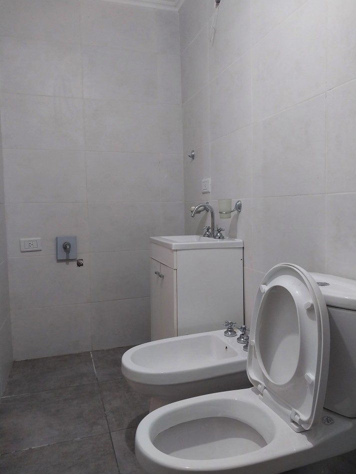 Departamento  interno de pasillo monoambiente con patio semi nuevo Barrio Pichincha expensas bajas con impuestos