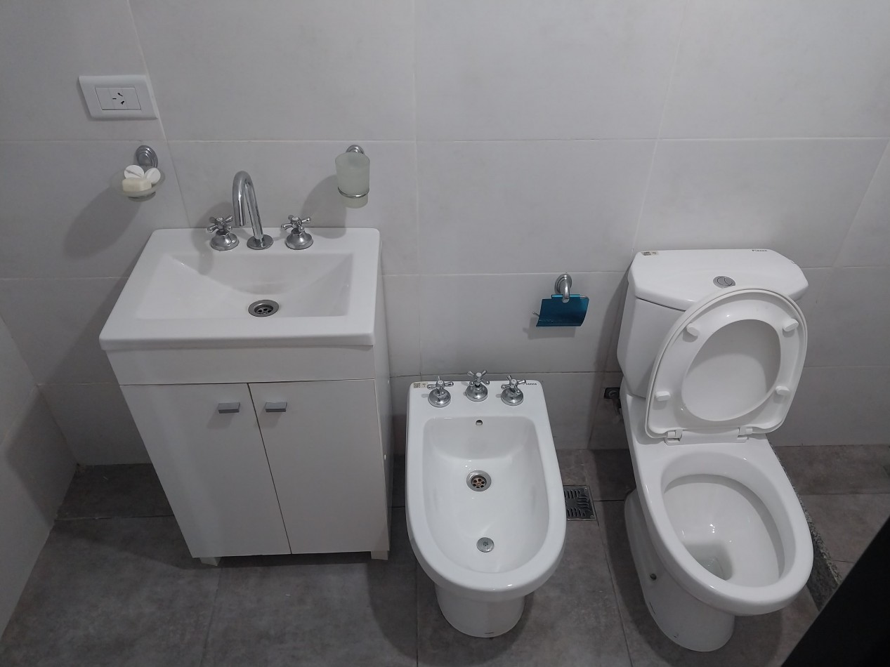 Departamento  interno de pasillo monoambiente con patio semi nuevo Barrio Pichincha expensas bajas con impuestos