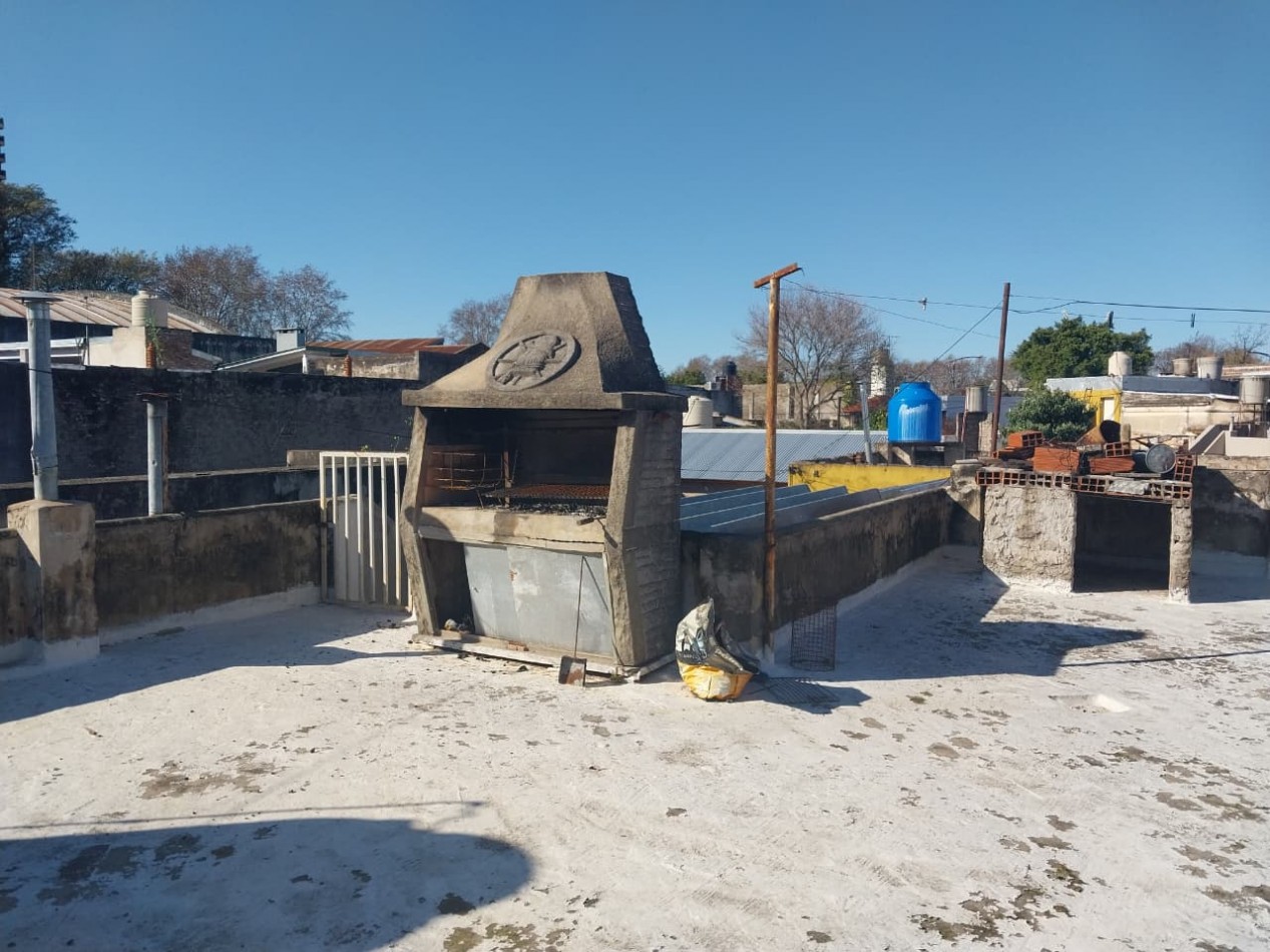 3 Propiedades (2 casas mas terreno) mas local comercial 2 ingresos en un mismo terreno de 389 m2 en 