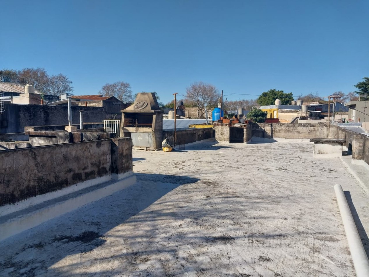 3 Propiedades (2 casas mas terreno) mas local comercial 2 ingresos en un mismo terreno de 389 m2 en 