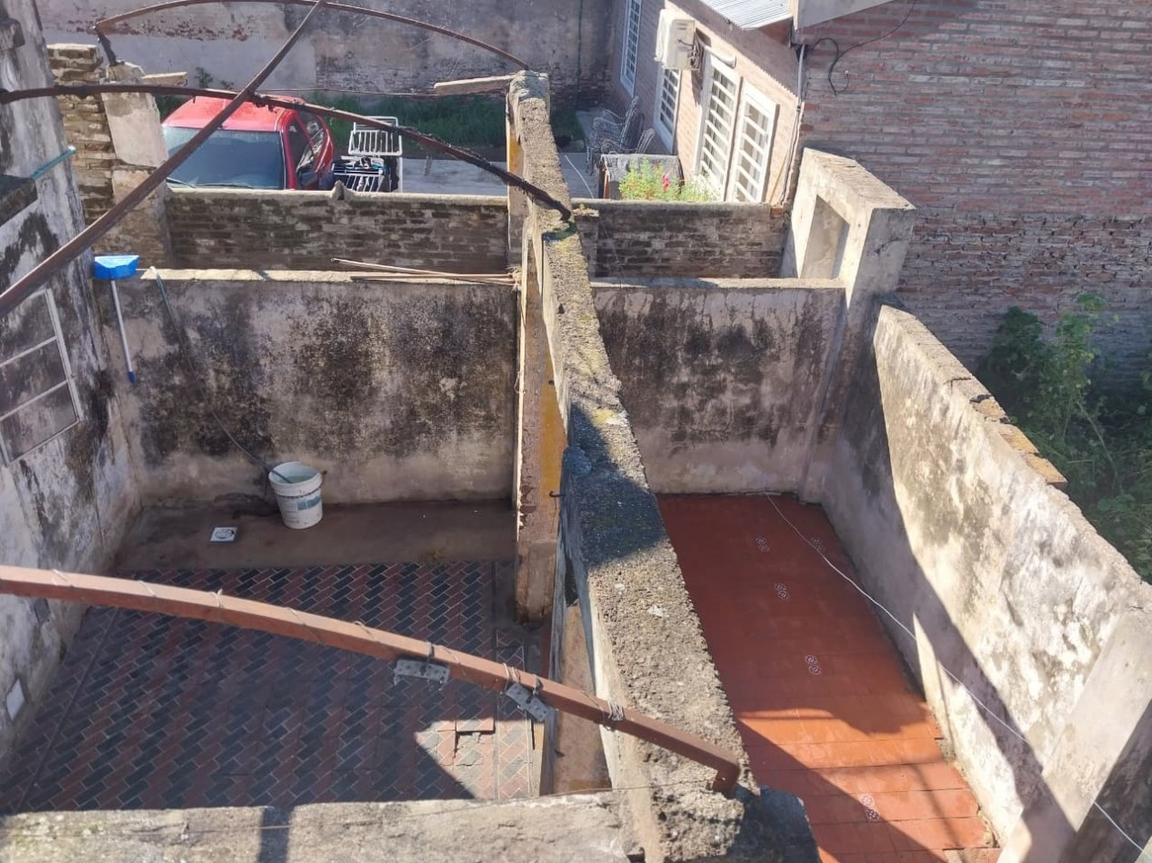 3 Propiedades (2 casas mas terreno) mas local comercial 2 ingresos en un mismo terreno de 389 m2 en 