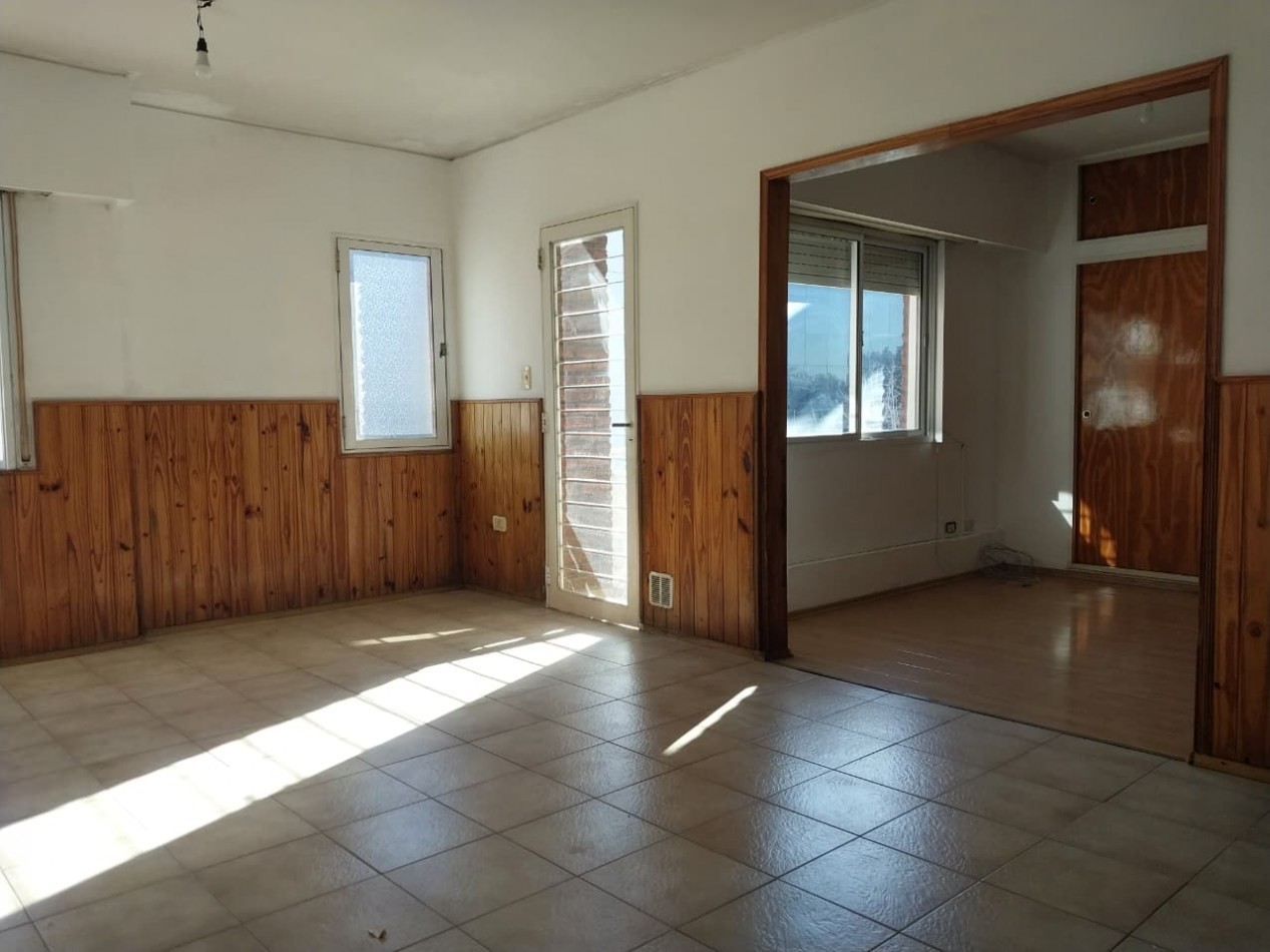 Departamento Semipiso al frente 2 dormitorios / posibilidad de un 3 dormitorios / sala de estudio con mobiliario Zona Norte Bajas expensas