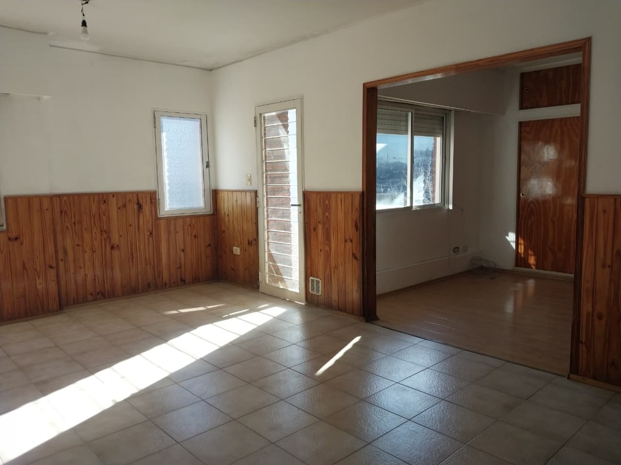 Departamento Semipiso al frente 2 dormitorios / posibilidad de un 3 dormitorios / sala de estudio con mobiliario Zona Norte Bajas expensas