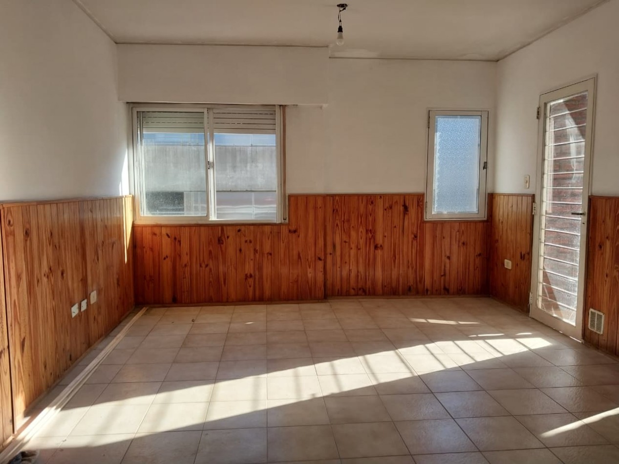 Departamento Semipiso al frente 2 dormitorios / posibilidad de un 3 dormitorios / sala de estudio con mobiliario Zona Norte Bajas expensas
