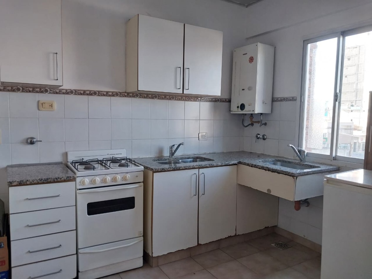 Departamento Semipiso al frente 2 dormitorios / posibilidad de un 3 dormitorios / sala de estudio con mobiliario Zona Norte Bajas expensas