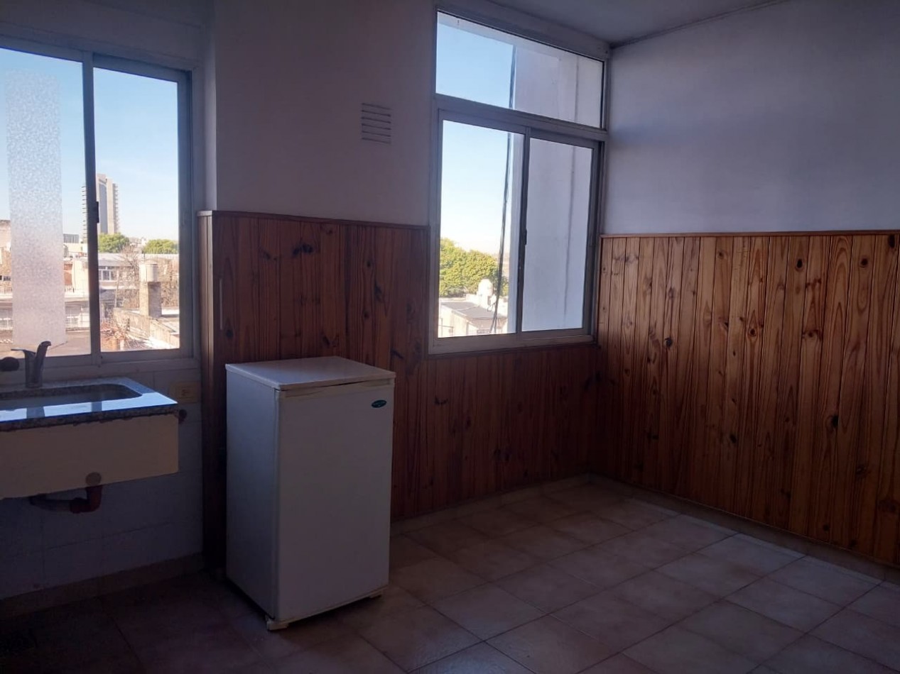 Departamento Semipiso al frente 2 dormitorios / posibilidad de un 3 dormitorios / sala de estudio con mobiliario Zona Norte Bajas expensas