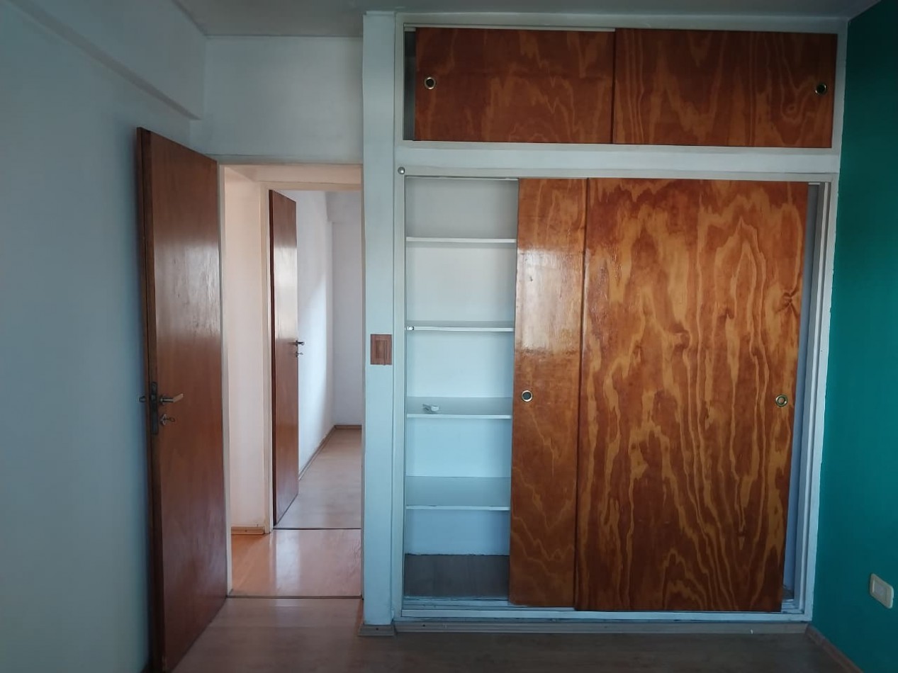 Departamento Semipiso al frente 2 dormitorios / posibilidad de un 3 dormitorios / sala de estudio con mobiliario Zona Norte Bajas expensas