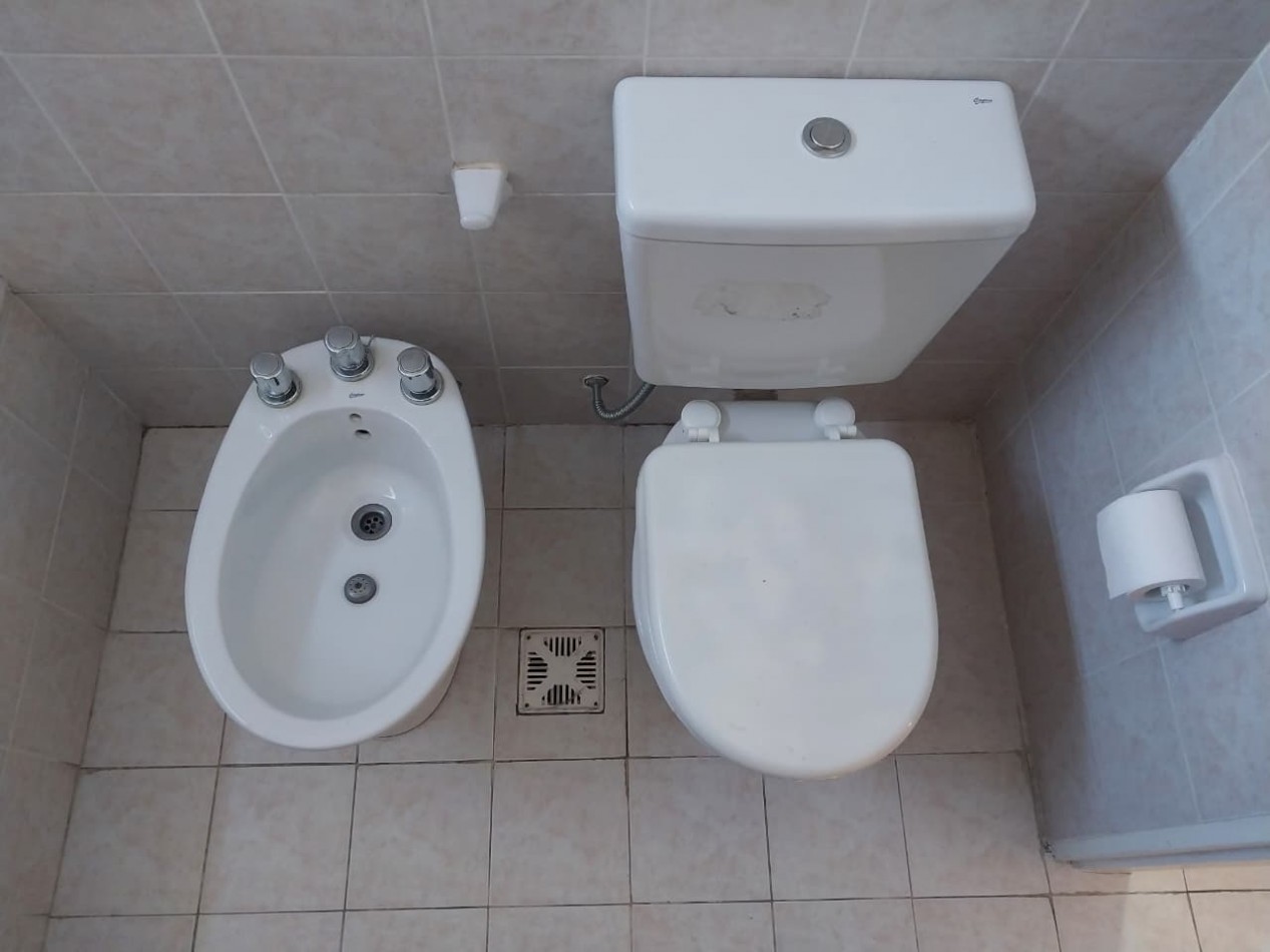 Departamento Semipiso al frente 2 dormitorios / posibilidad de un 3 dormitorios / sala de estudio con mobiliario Zona Norte Bajas expensas