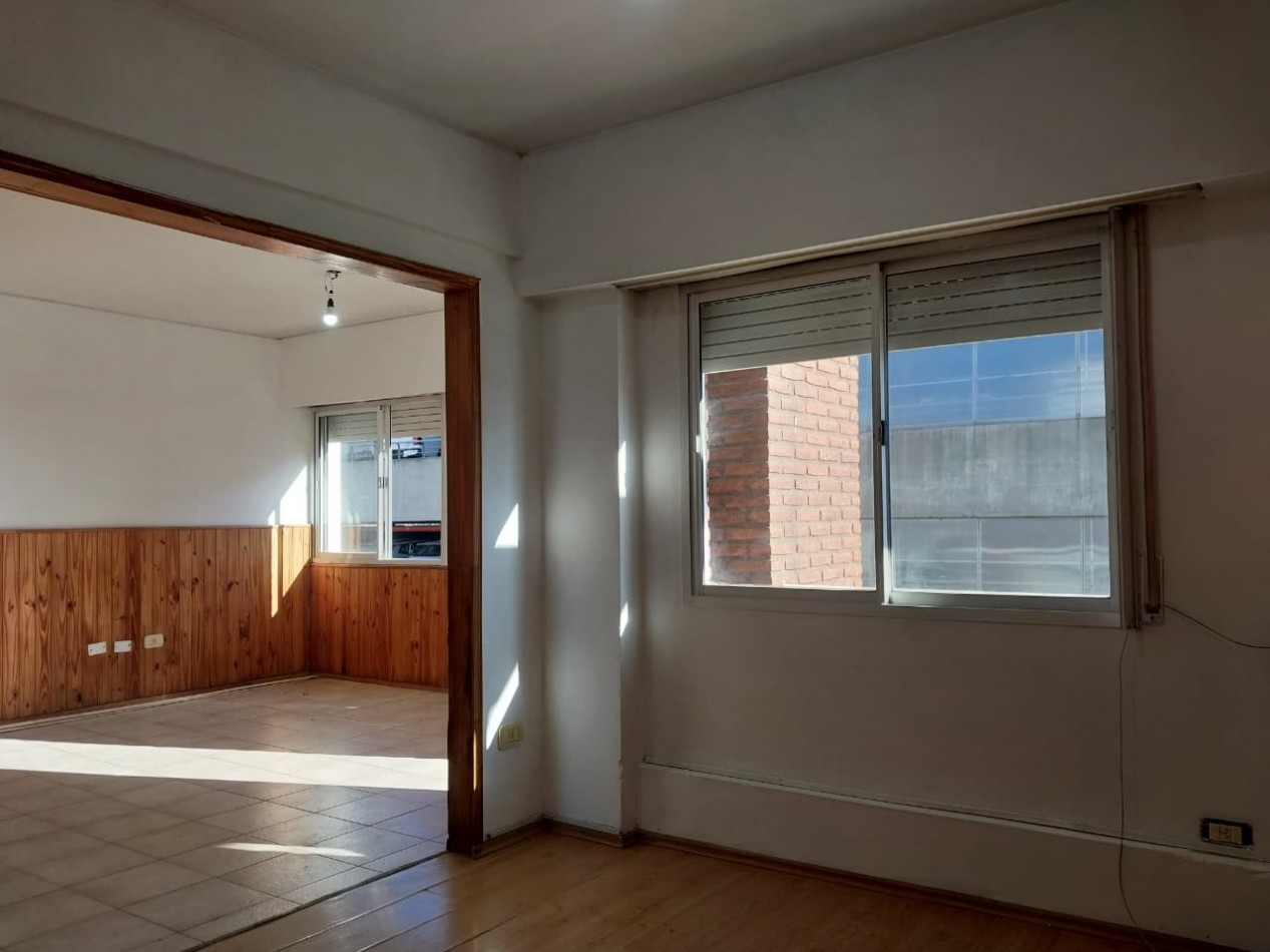 Departamento Semipiso al frente 2 dormitorios / posibilidad de un 3 dormitorios / sala de estudio con mobiliario Zona Norte Bajas expensas