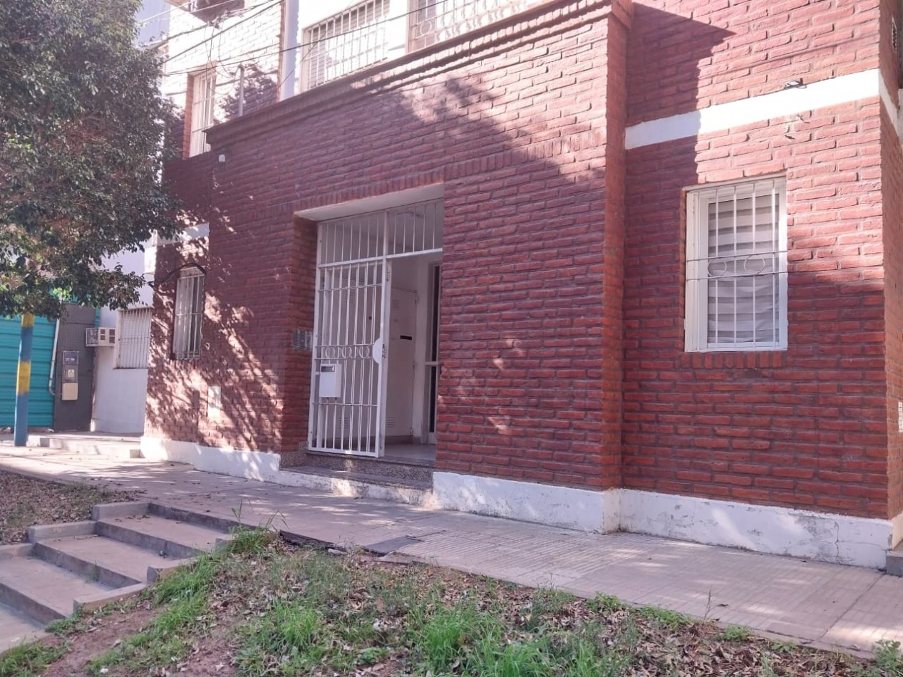 Departamento Semipiso al frente 2 dormitorios / posibilidad de un 3 dormitorios / sala de estudio con mobiliario Zona Norte Bajas expensas
