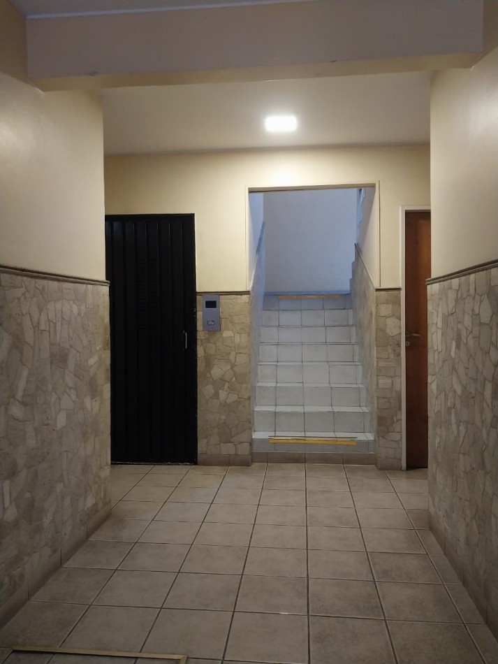 Departamento Semipiso al frente 2 dormitorios / posibilidad de un 3 dormitorios / sala de estudio con mobiliario Zona Norte Bajas expensas