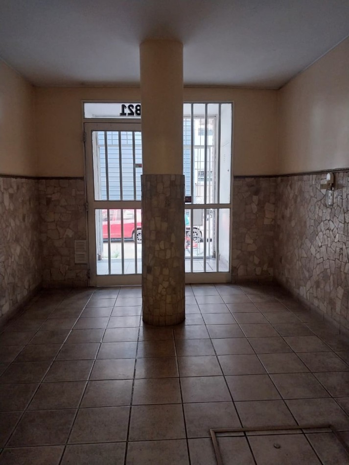 Departamento Semipiso al frente 2 dormitorios / posibilidad de un 3 dormitorios / sala de estudio con mobiliario Zona Norte Bajas expensas