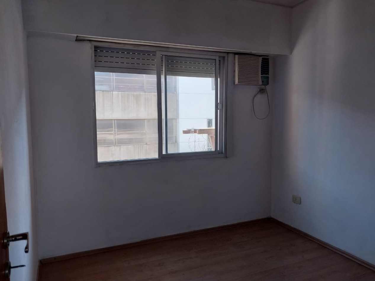 Departamento Semipiso al frente 2 dormitorios / posibilidad de un 3 dormitorios / sala de estudio con mobiliario Zona Norte Bajas expensas