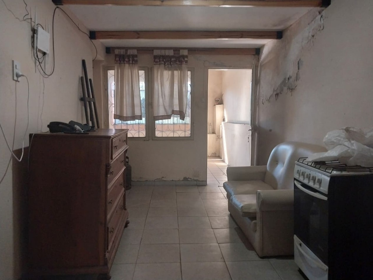 Casa al Frente amoblada con Patio cochera cubierta, doble ingreso 1 dormitorio patio Parrillero y galpon de guardas